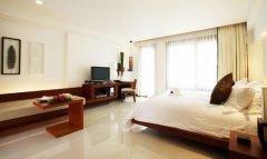 01 Deluxe-Pool-View-1.jpg